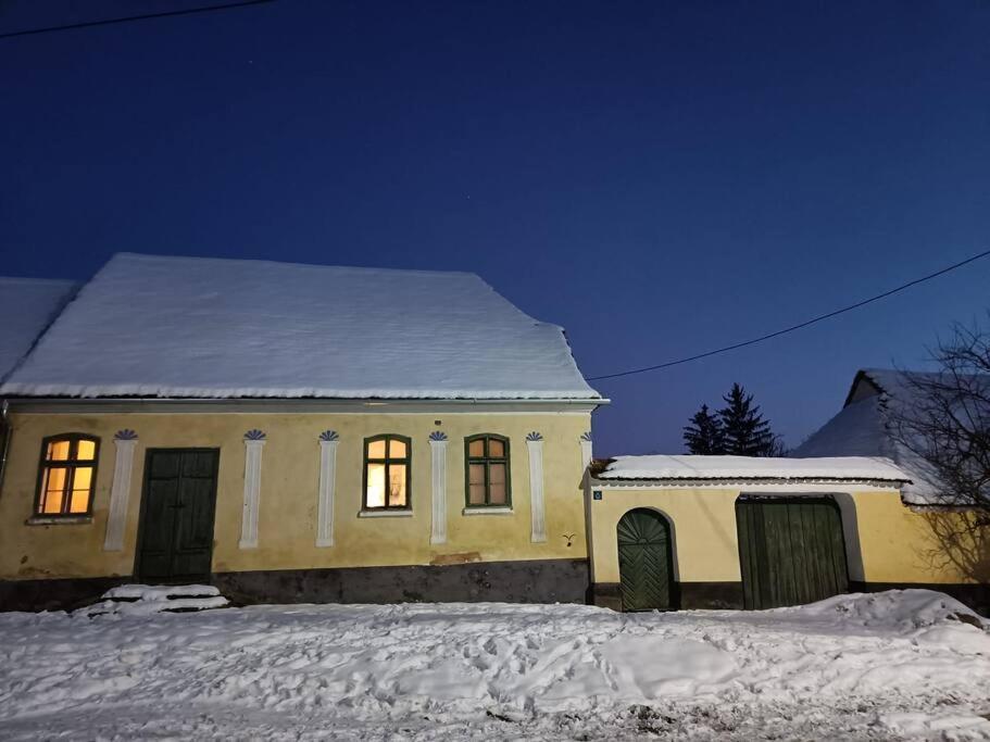 House By The Church - Entire House Crit Esterno foto