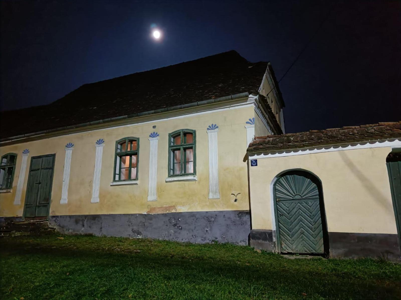 House By The Church - Entire House Crit Esterno foto